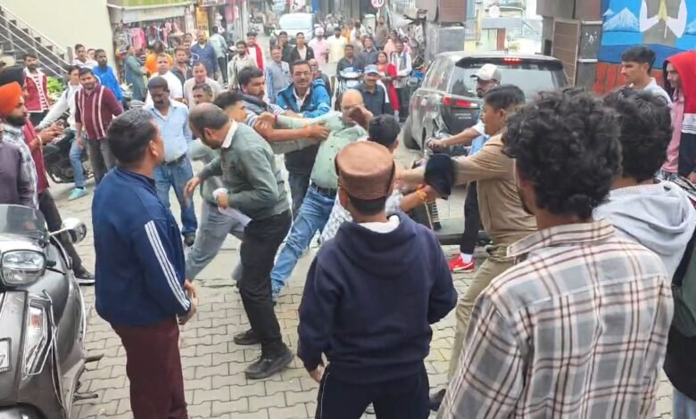 uk-deh-02-mussoorie-vivvad-vis-uk10025_29082026200321_2908f_1788014001_217 - Pahadi News : Latest Uttarakhand News in Hindi | उत्तराखण्ड की ताज़ा ख़बरें